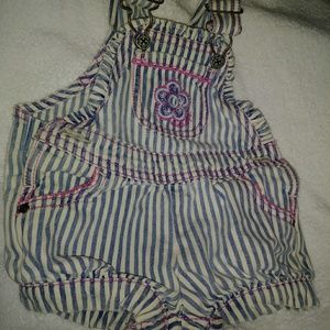 Cute OshKosh overall onepiece! 9Mo.